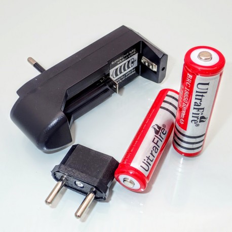 CBR Chargeur de voyage pour batterie Adaptateur HD-0688 + 2 pcs Batterie Li-ion rechargeable UltroFite