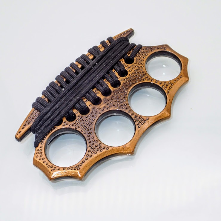 Puño americano, Personal de Autodefensa, Brass Knuckles